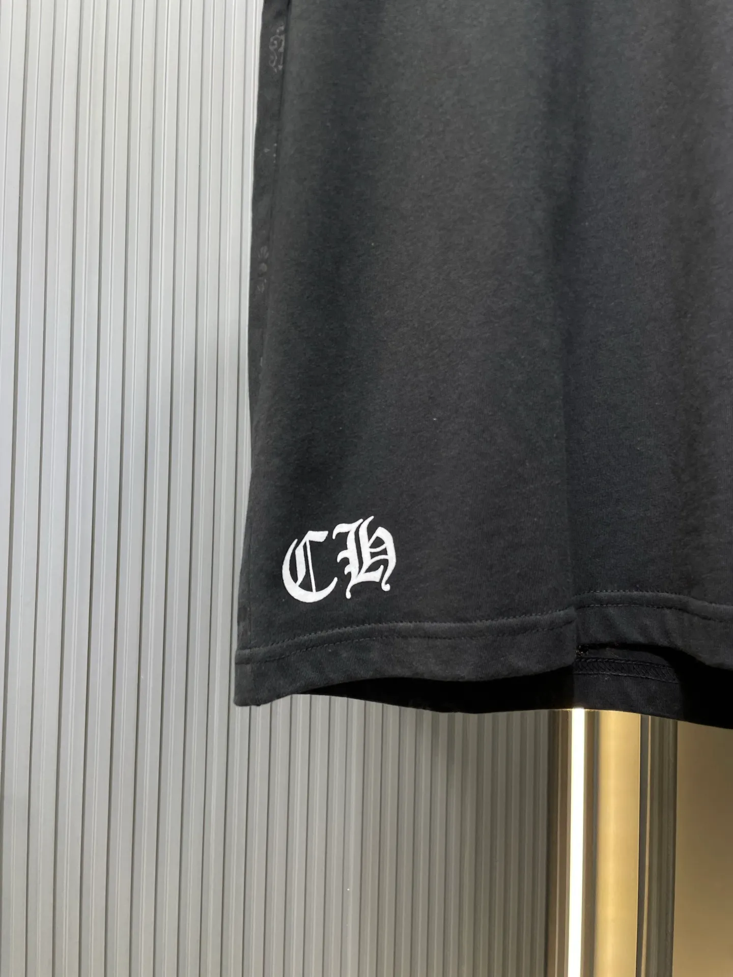🅿️280 Chrome Hearts 🌟【Top Original】20th Anniversary Vegas Limited Short Sleeves Process description: The fabric is made of 26-woven 200g cotton, ready-to-wear washing process, the printing uses ink printing process + photo glue process, the overall routing is straight and delicate, the fabric is comfortable and soft, the color is consistent and no color difference. It can be matched with the same style to create a fashionable look, control various occasions, customized accessories, complete three standards, the same style for men and women! ⚠️Color: black and white ⚠️Size: SML
